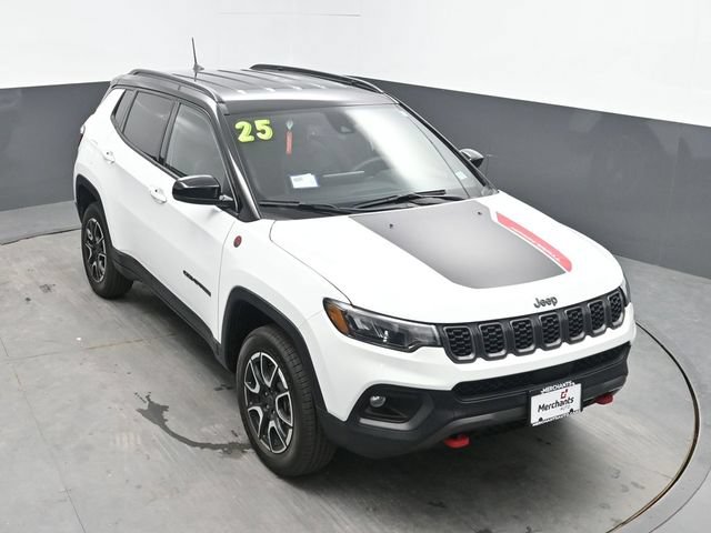 Used 2025 Jeep Compass Trailhawk AWD/4WD image 25