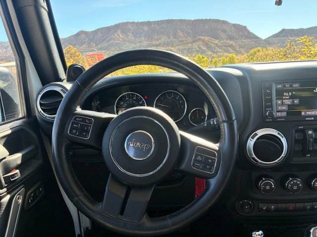 Used 2014 Jeep Wrangler Unlimited Rubicon w/ Connectivity Group AWD/4WD image 14