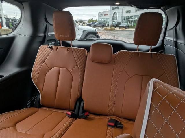 New 2026 Chrysler Pacifica Pinnacle AWD/4WD image 11