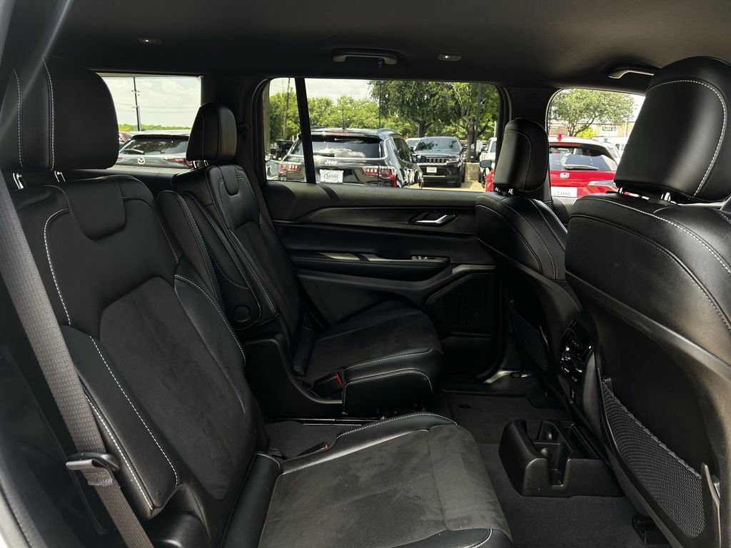 Used 2023 Jeep Grand Cherokee L Laredo RWD image 31