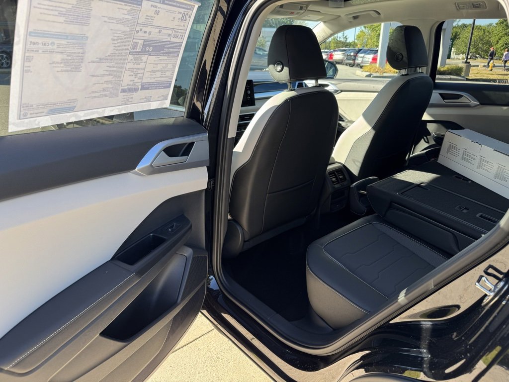 New 2025 Volkswagen Taos SE image 24