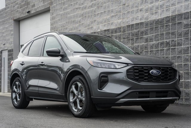 Used 2025 Ford Escape ST-Line image 2