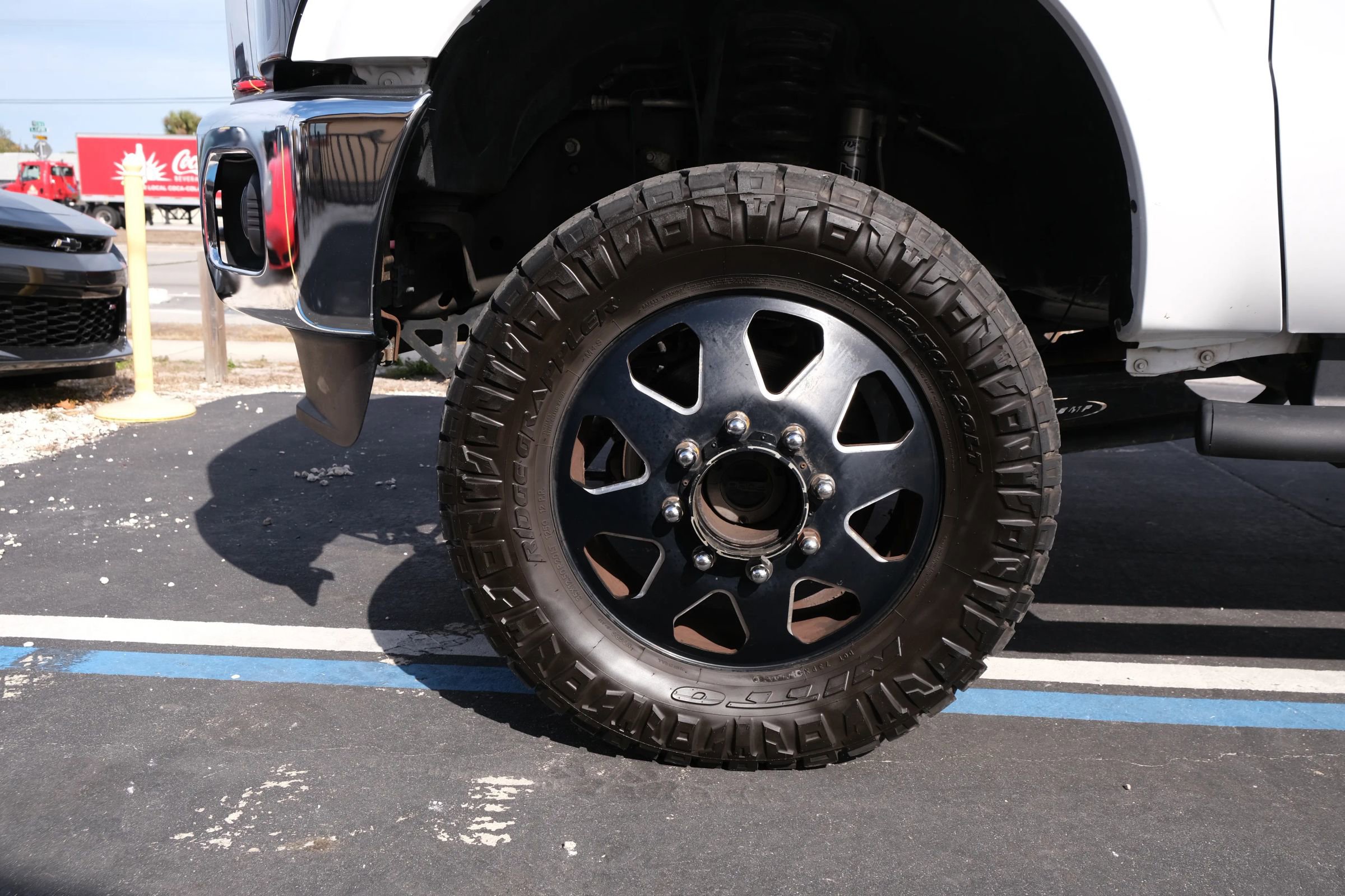 Used 2015 Ford F350 Lariat w/ Lariat Interior Package image 10