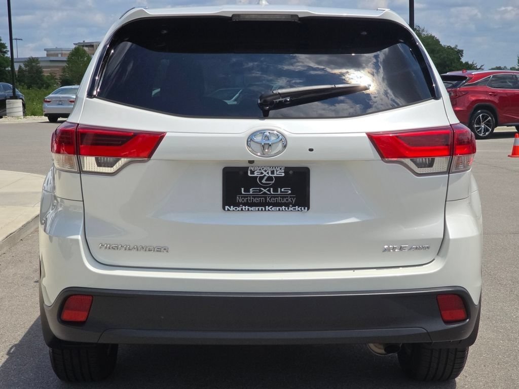 Used 2019 Toyota Highlander XLE AWD/4WD image 25