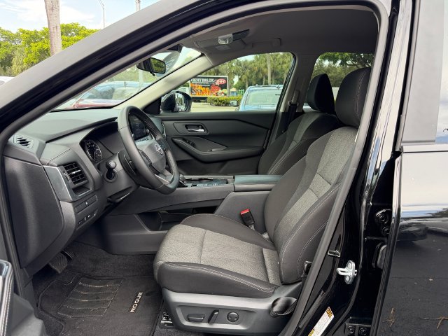 Used 2025 Nissan Rogue SV FWD image 10