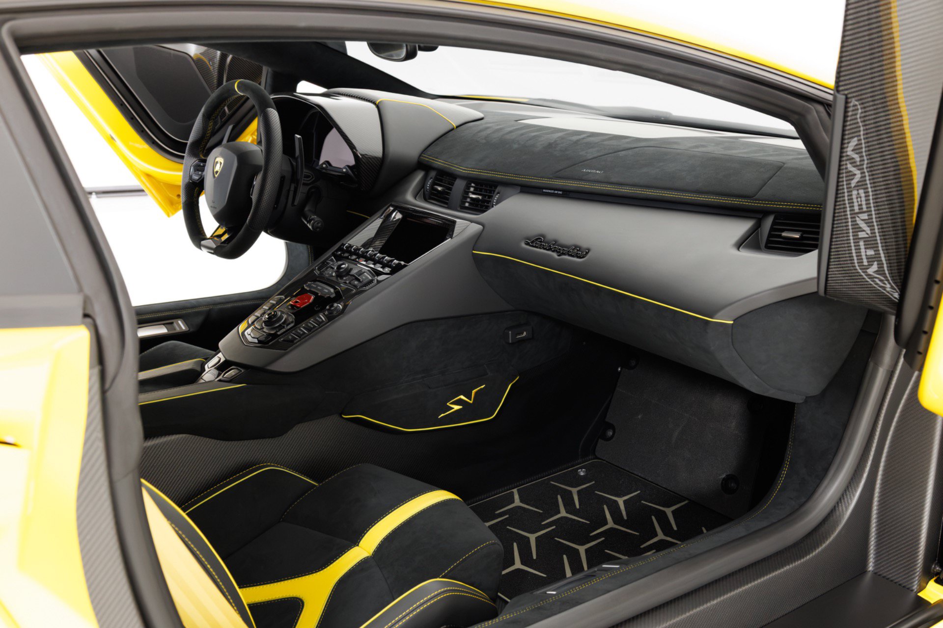 Used 2016 Lamborghini Aventador LP 750-4 Superveloce AWD/4WD image 36