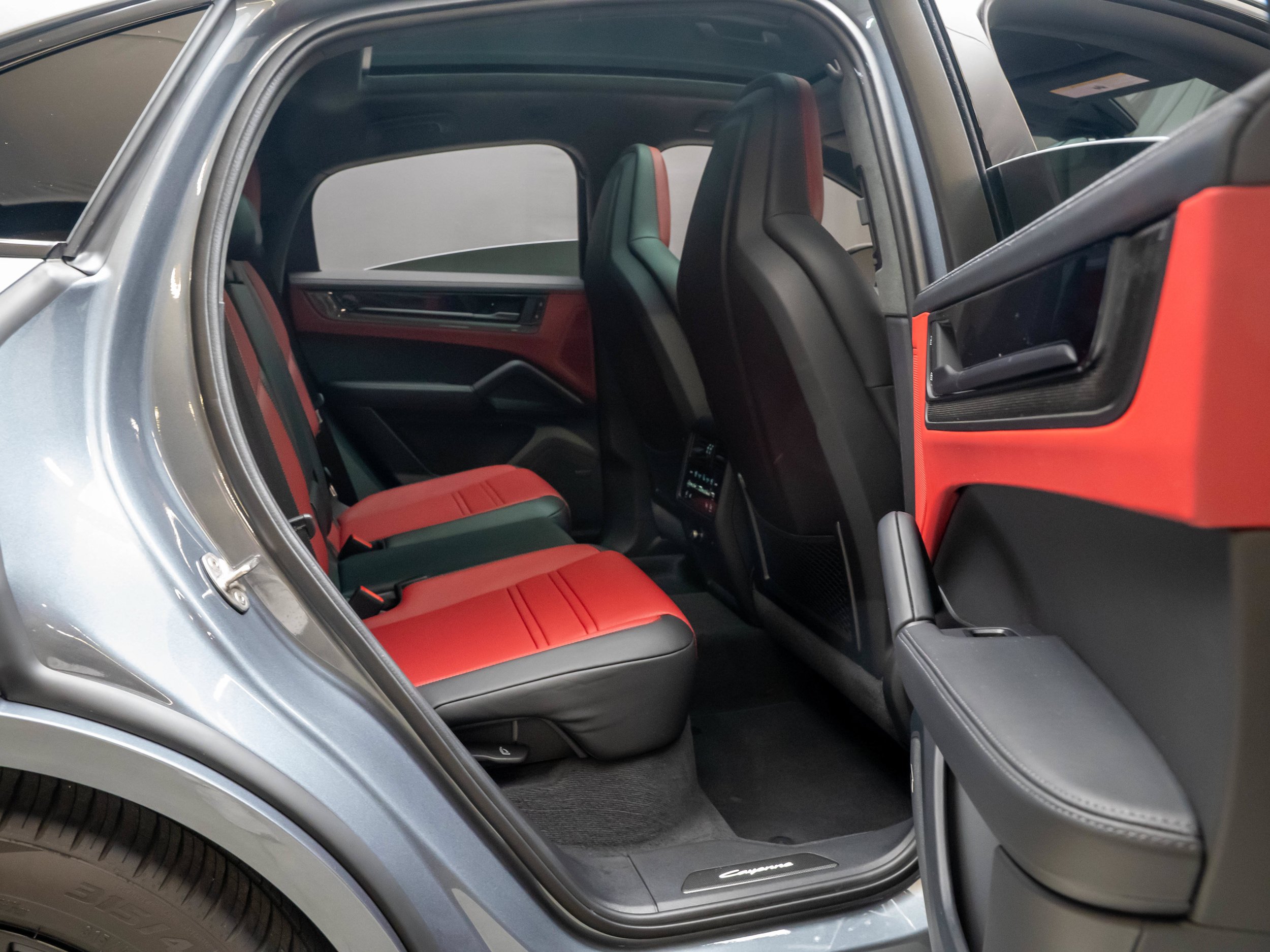 Certified 2026 Porsche Cayenne GTS AWD/4WD image 40