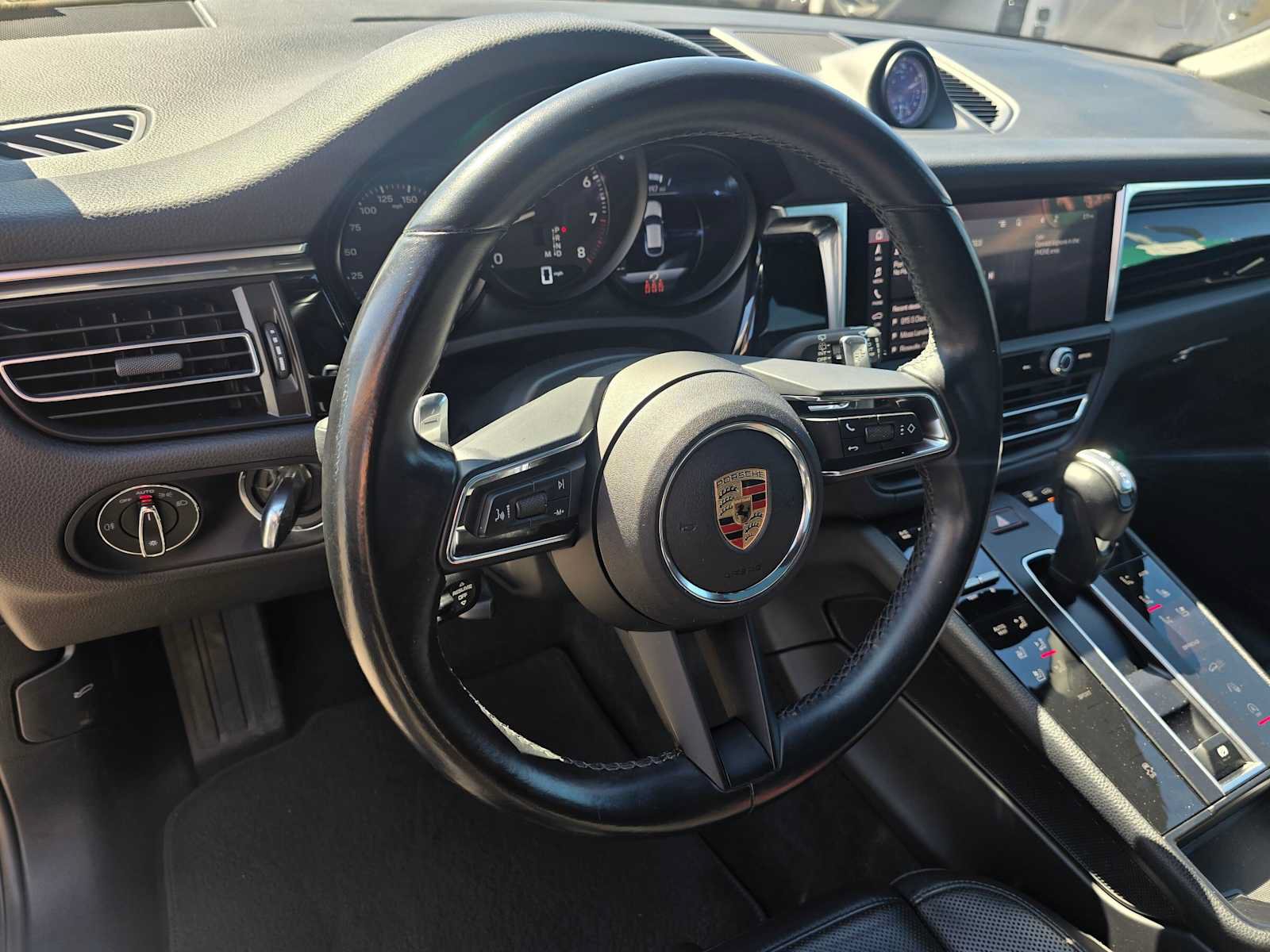 Used 2024 Porsche Macan AWD/4WD image 25