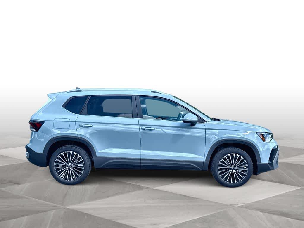 New 2026 Volkswagen Taos SE FWD image 9
