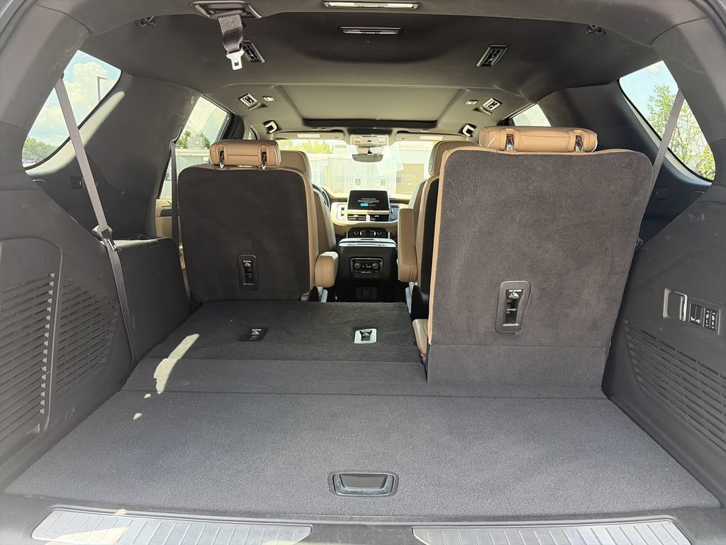 Used 2023 Chevrolet Tahoe Premier w/ Premium Package 2 AWD/4WD image 31