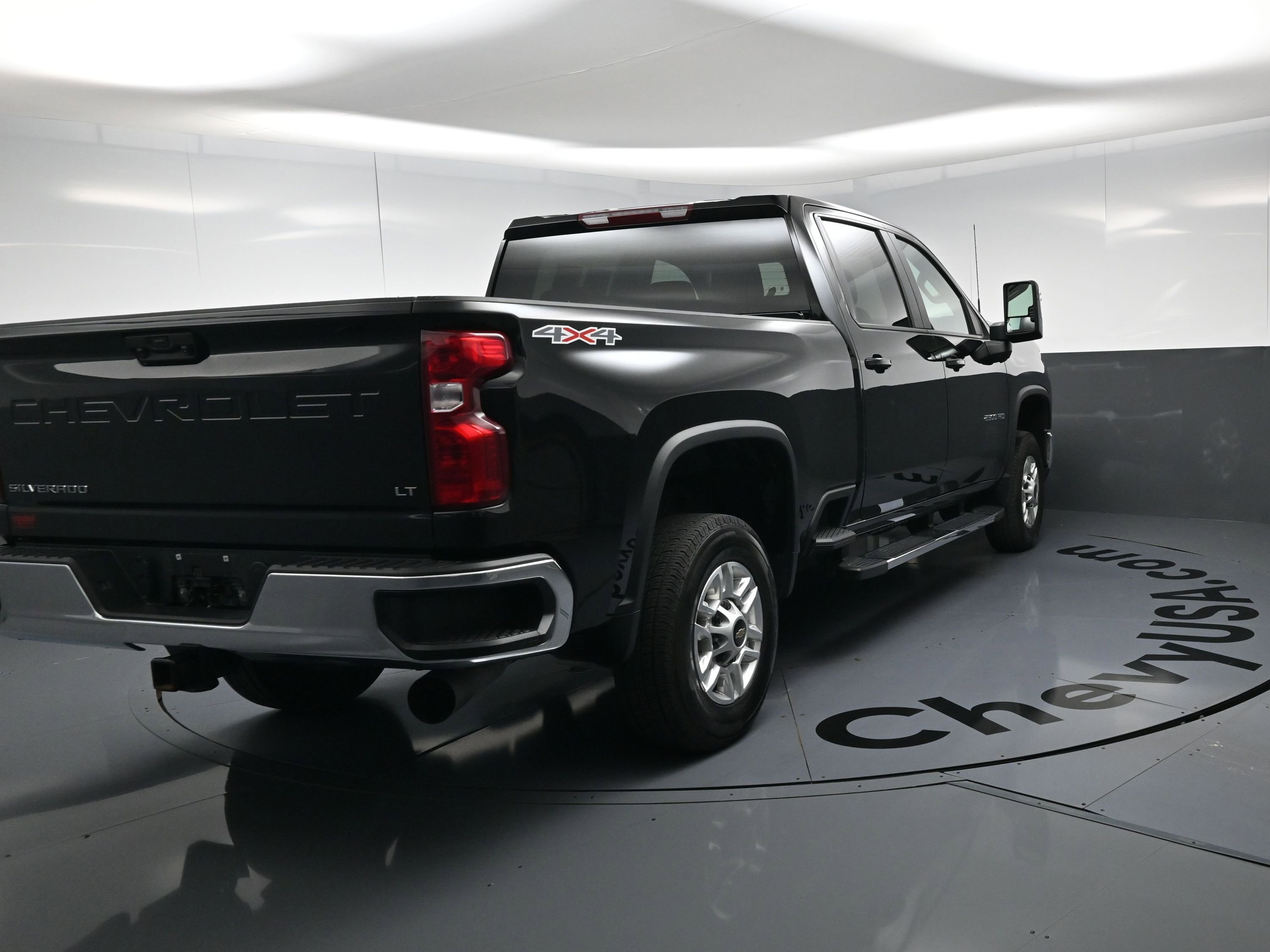 Used 2025 Chevrolet Silverado 2500 LT w/ Convenience Package AWD/4WD image 9