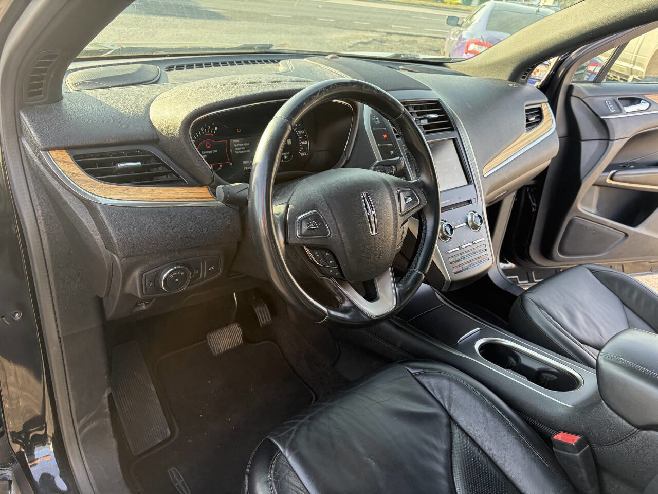 Used 2015 Lincoln MKC FWD w/ Equipment Group 101A Select image 9