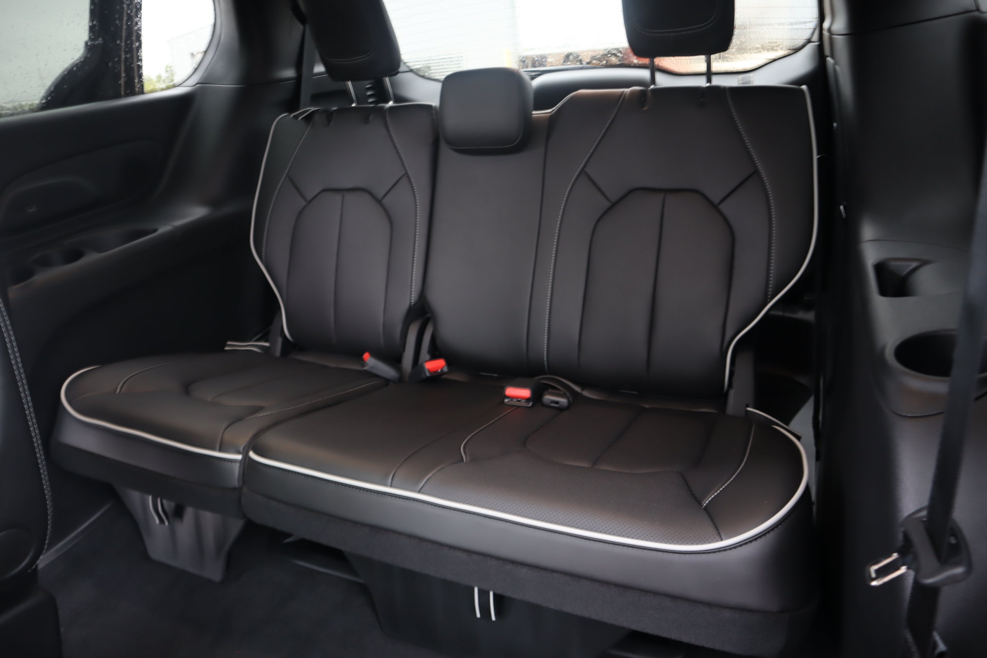 New 2027 Chrysler Pacifica Limited FWD image 13
