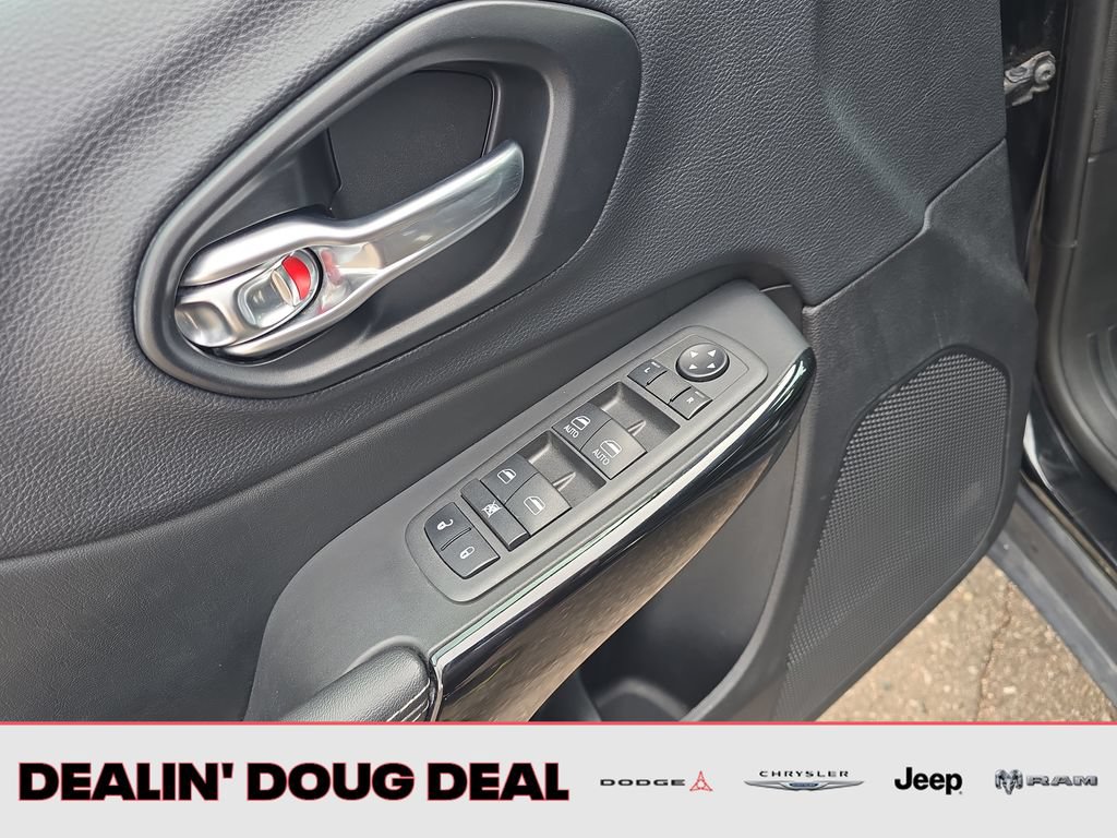 Used 2023 Jeep Cherokee Altitude Lux AWD/4WD image 12
