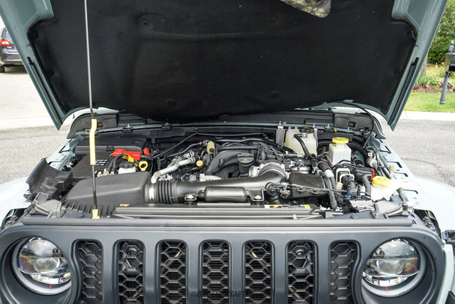 Used 2023 Jeep Gladiator Sport AWD/4WD image 17