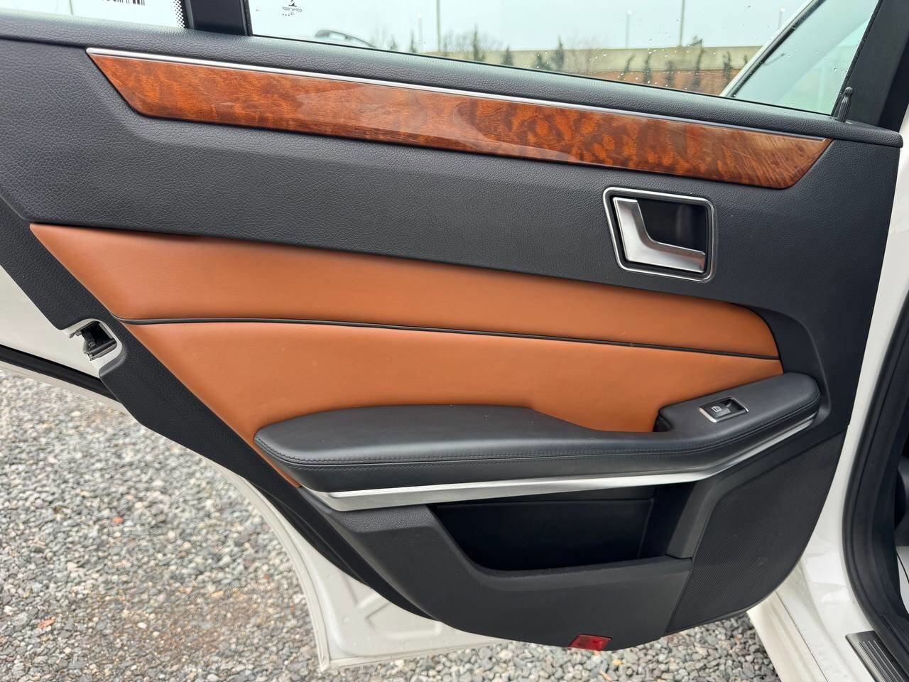 Used 2014 Mercedes-Benz E 350 E 350 Luxury 4MATIC AWD 4dr Se image 27