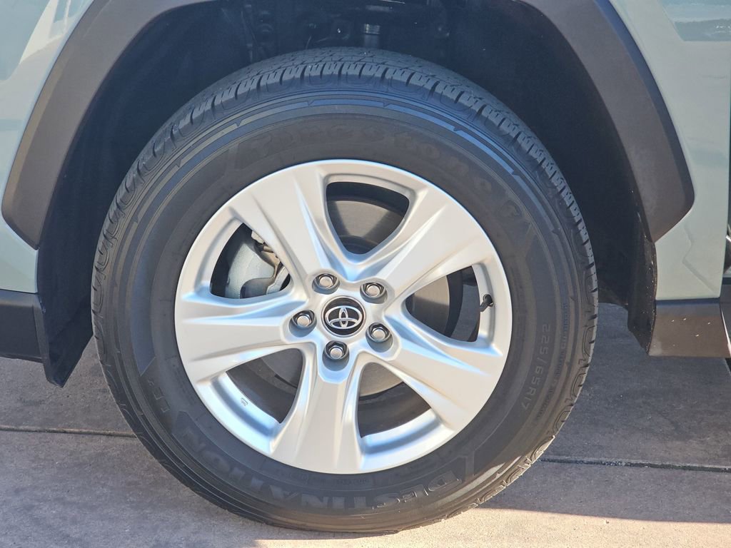 Used 2021 Toyota RAV4 XLE image 36