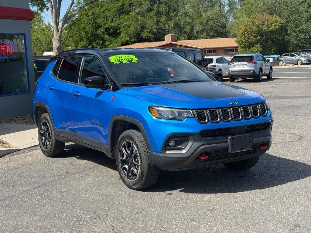 Used 2025 Jeep Compass Trailhawk AWD/4WD image 3