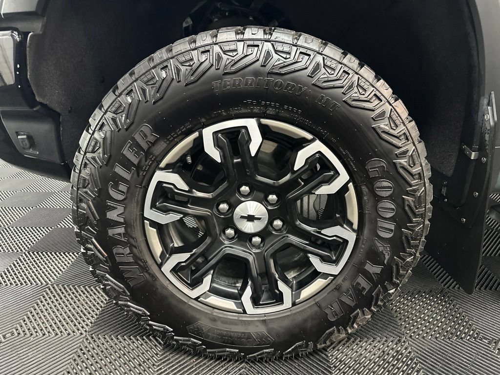 Used 2025 Chevrolet Silverado 1500 ZR2 w/ Technology Package AWD/4WD image 37