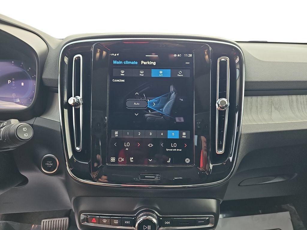 Used 2025 Volvo XC40 B5 Plus AWD/4WD image 24