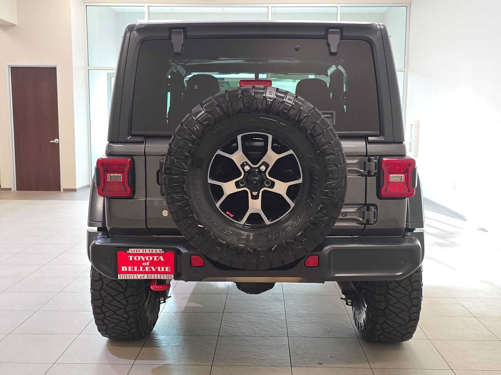 Used 2018 Jeep Wrangler Rubicon AWD/4WD image 5