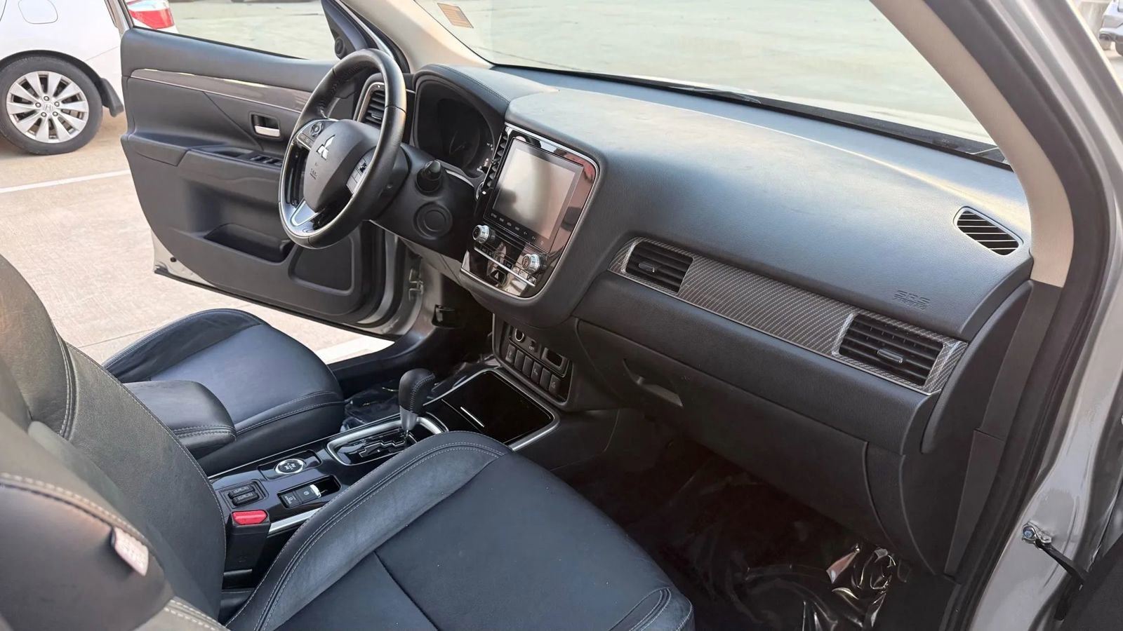 Used 2020 Mitsubishi Outlander SE image 25