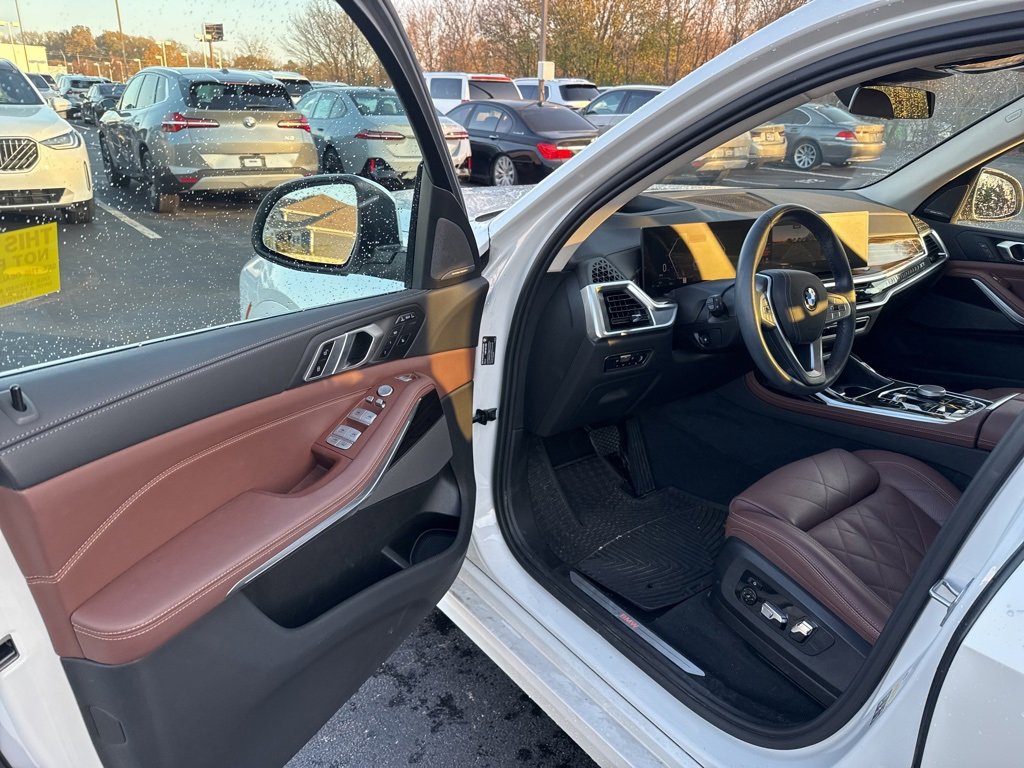 Certified 2023 BMW X7 xDrive40i w/ Premium Package image 9