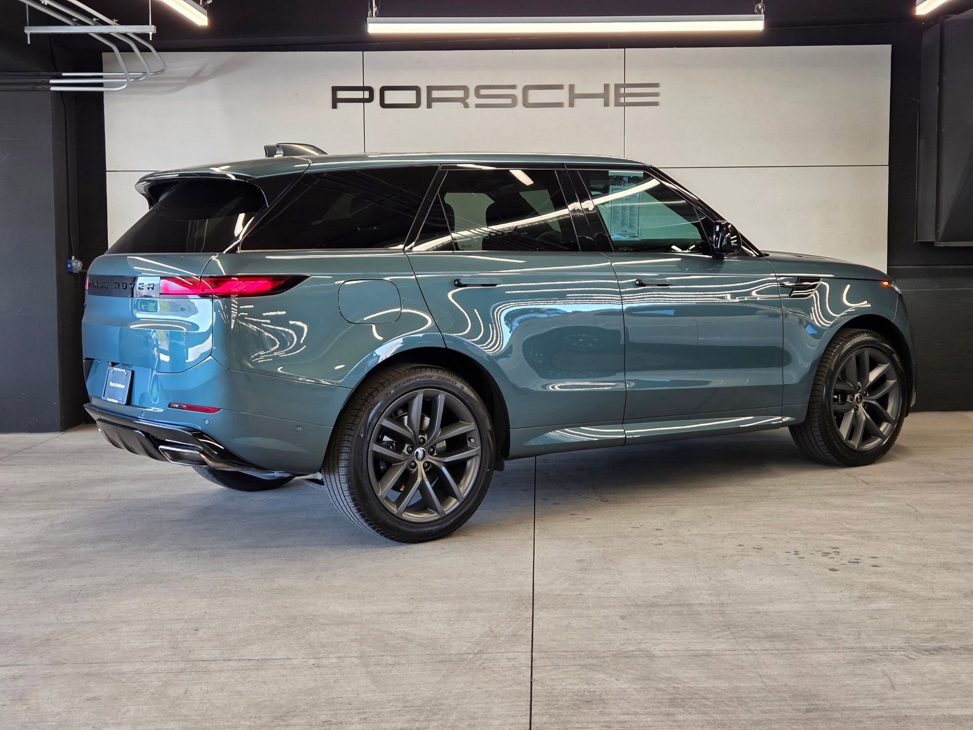 Used 2024 Land Rover Range Rover Sport Dynamic SE AWD/4WD image 6