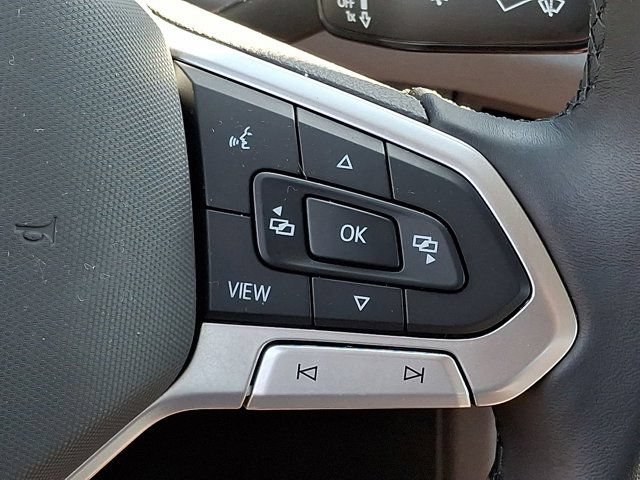 Certified 2025 Volkswagen Jetta SE FWD image 26