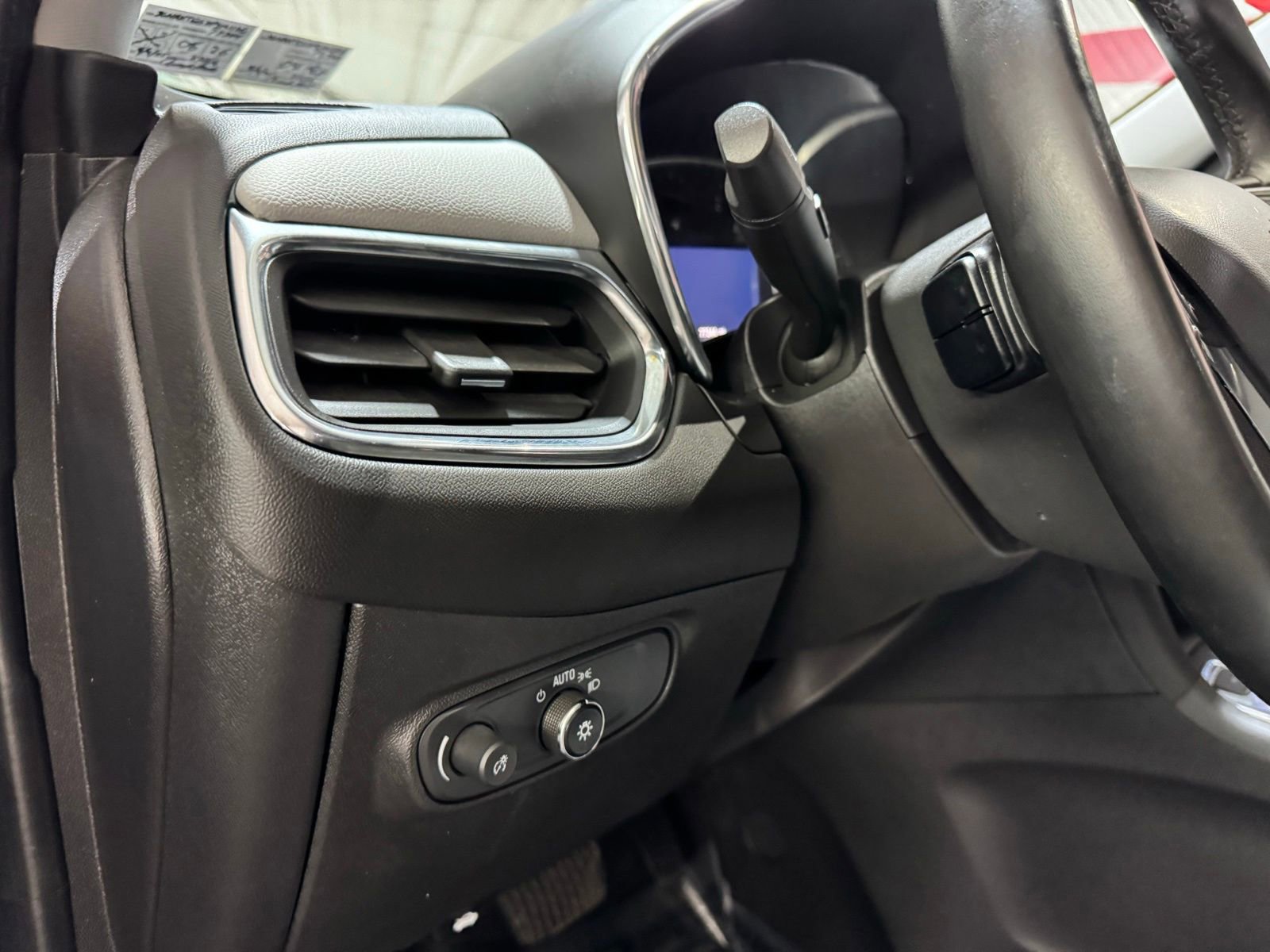 Used 2023 Chevrolet Equinox LT w/ Driver Convenience Package image 24