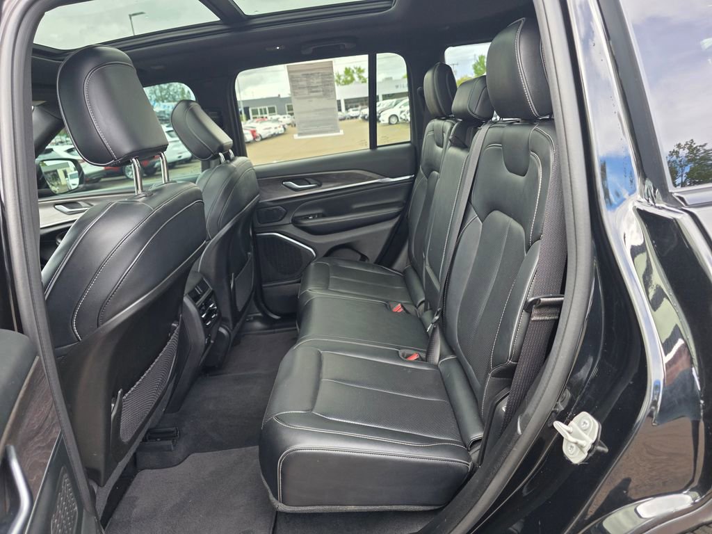 Used 2022 Jeep Grand Cherokee Overland AWD/4WD image 11