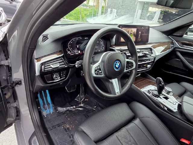 Used 2022 BMW 530e w/ Premium Package RWD image 30