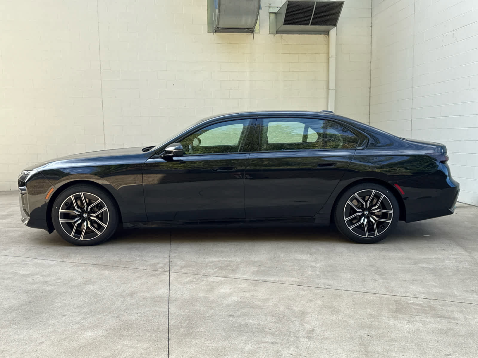 Used 2026 BMW 740i xDrive w/ Premium Package image 5