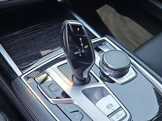 Used 2022 BMW 740i w/ M Sport Package RWD image 19