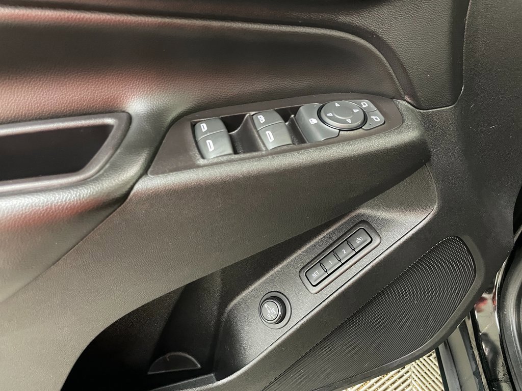 Certified 2020 Chevrolet Equinox LT w/ Midnight Edition image 32