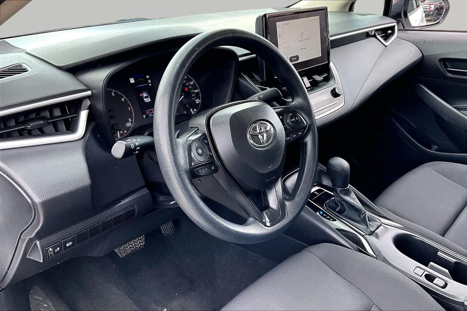 Used 2025 Toyota Corolla LE FWD image 18