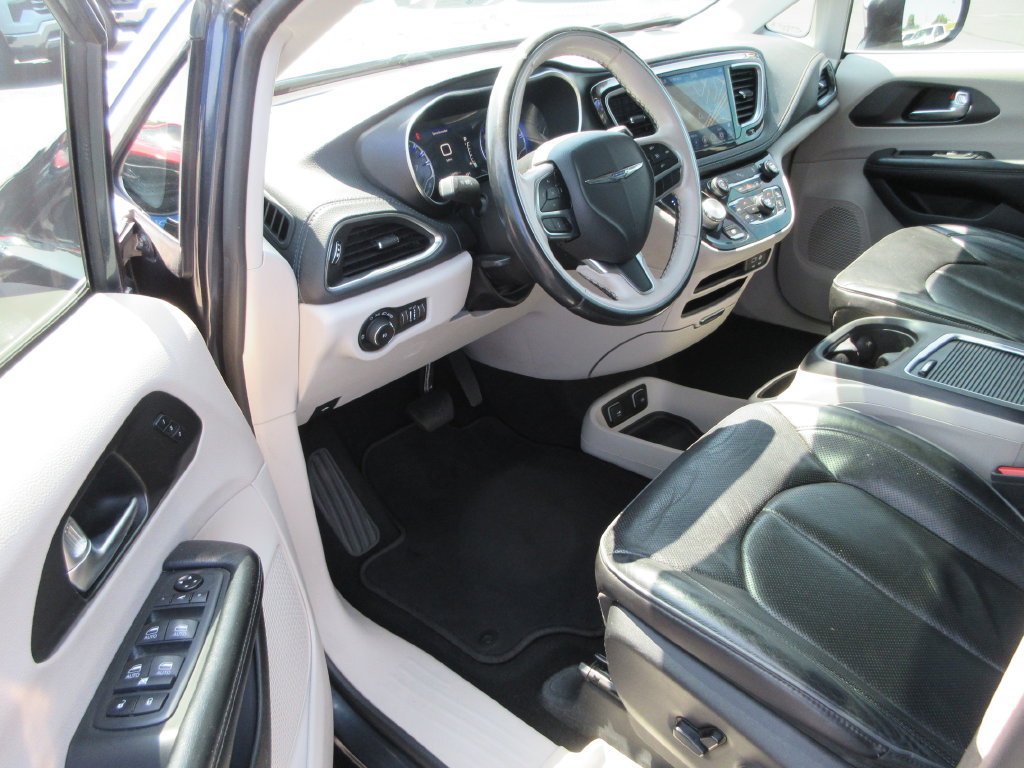 Used 2020 Chrysler Pacifica Limited FWD image 13