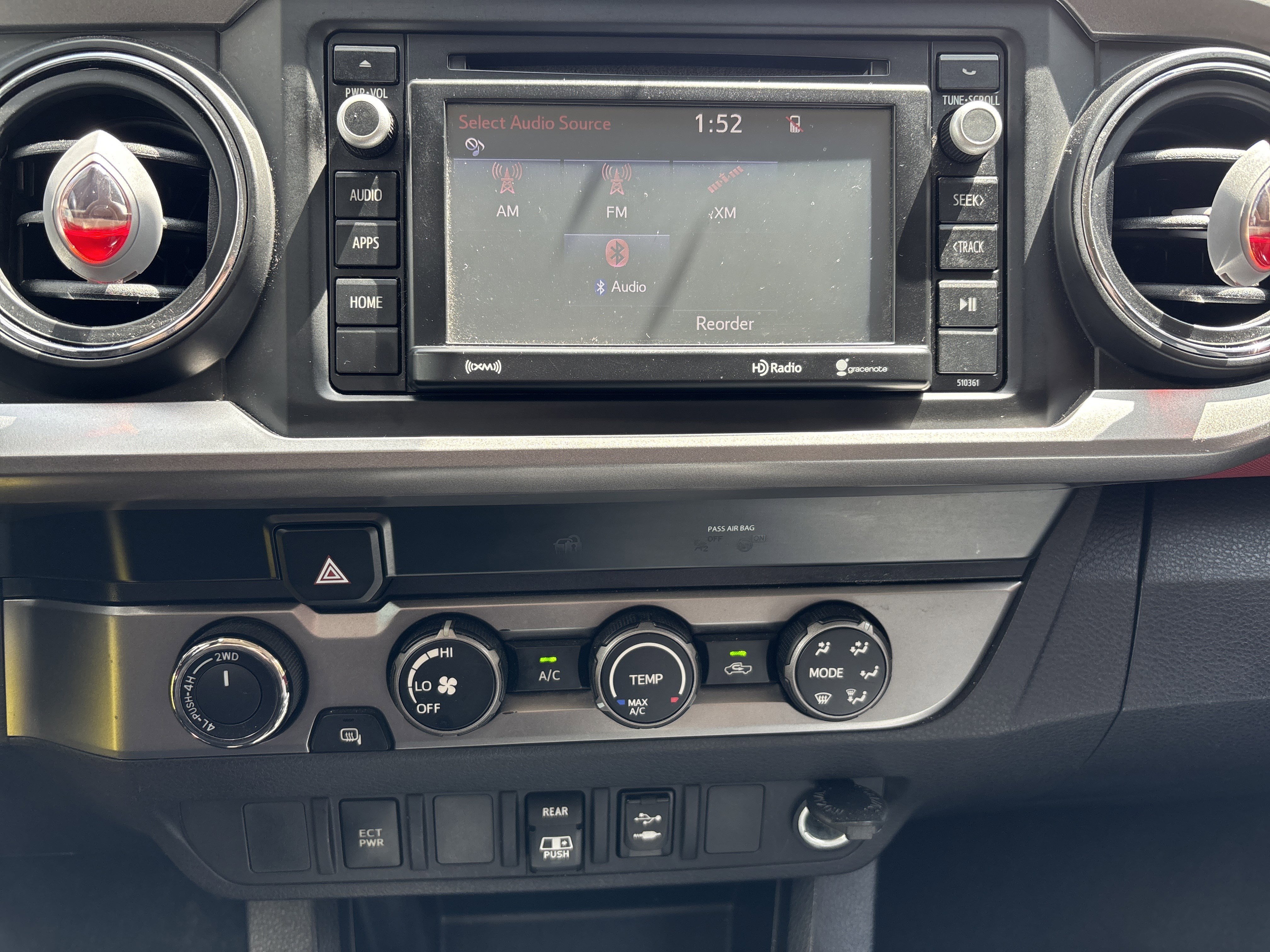 Used 2019 Toyota Tacoma SR5 AWD/4WD image 22