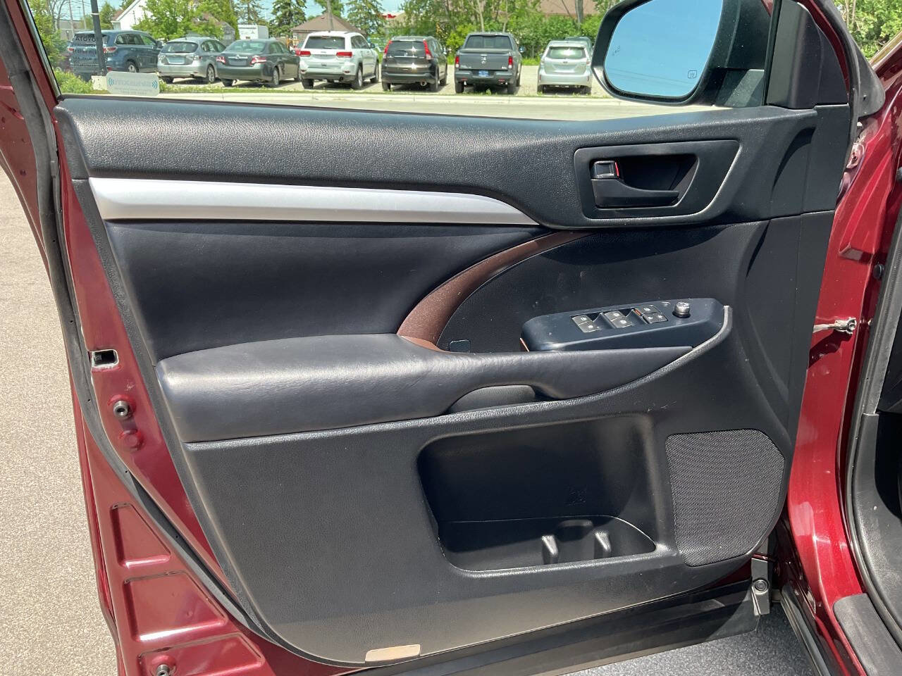 Used 2019 Toyota Highlander Plus AWD/4WD image 25
