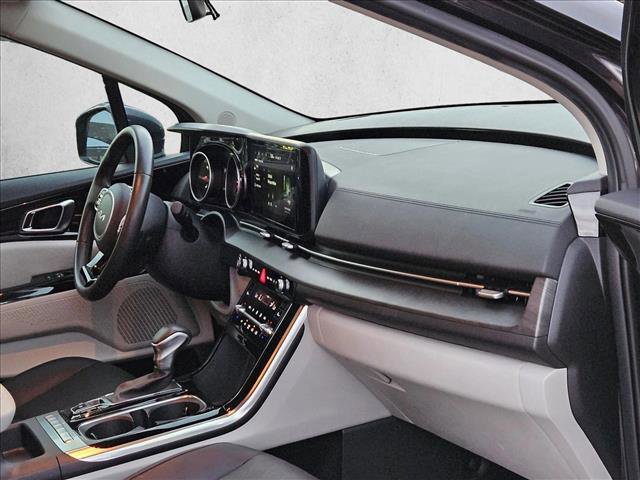 Used 2024 Kia Carnival EX image 19