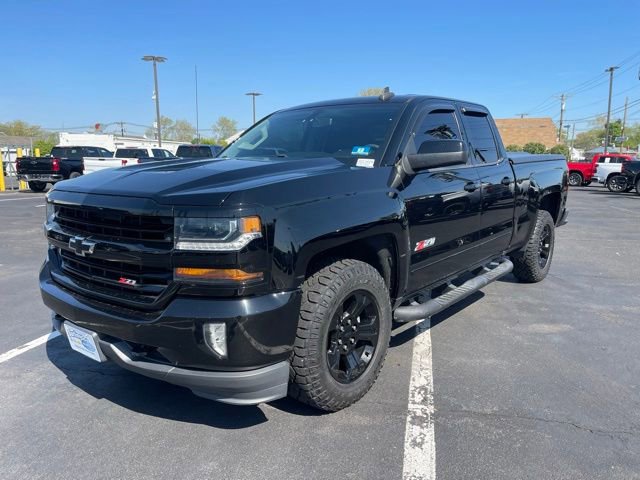 Used 2018 Chevrolet Silverado 1500 LT w/ Midnight Edition AWD/4WD image 3