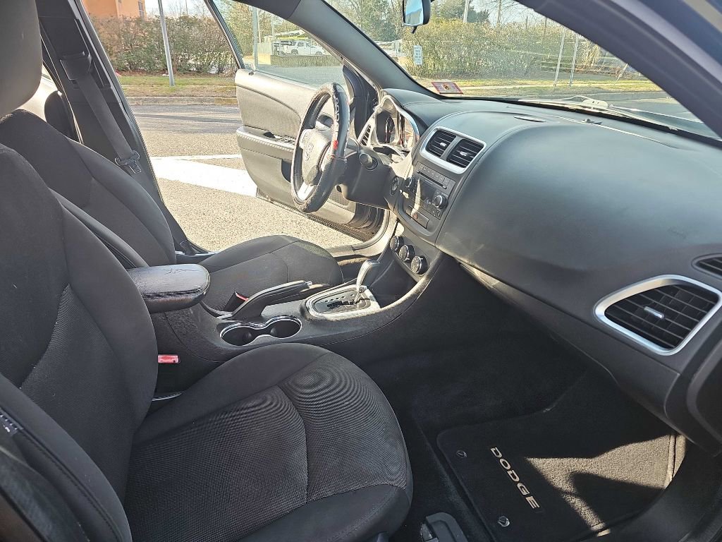 Used 2013 Dodge Avenger SXT image 15