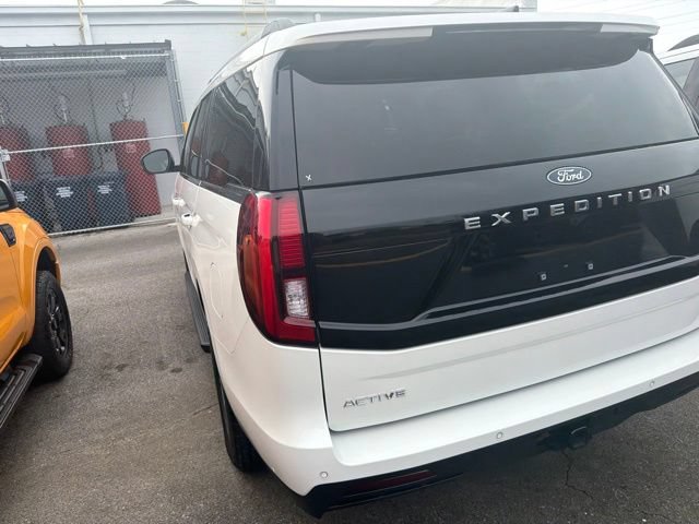 Used 2025 Ford Expedition Active AWD/4WD image 19