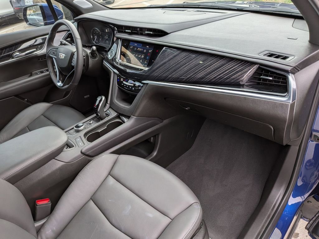 Used 2025 Cadillac XT6 Premium Luxury w/ LPO, Floor Liner Package image 32