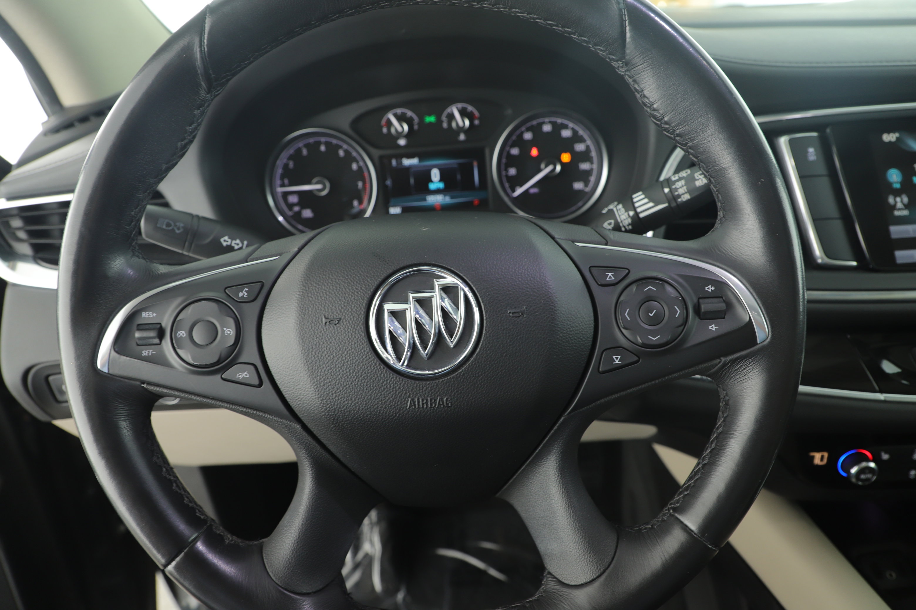 Used 2019 Buick Enclave Essence image 19