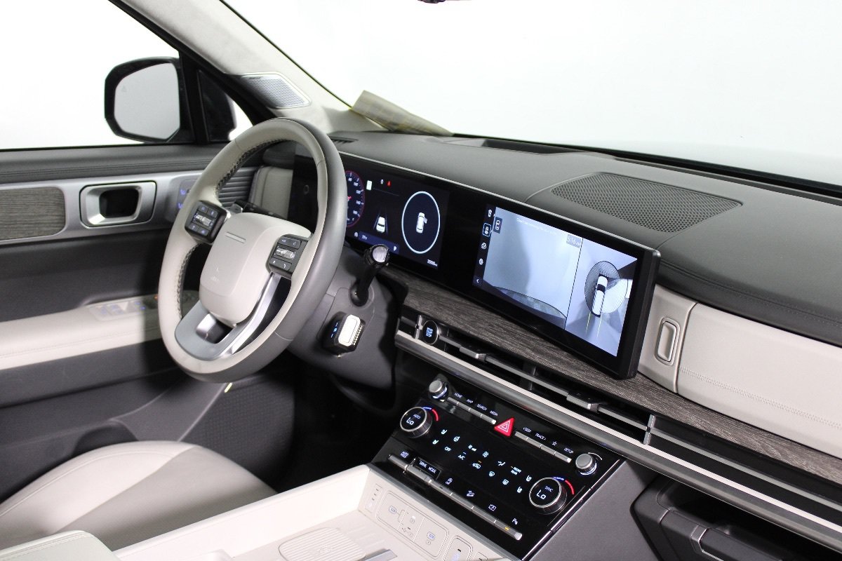 Used 2025 Hyundai Santa Fe Calligraphy FWD image 38