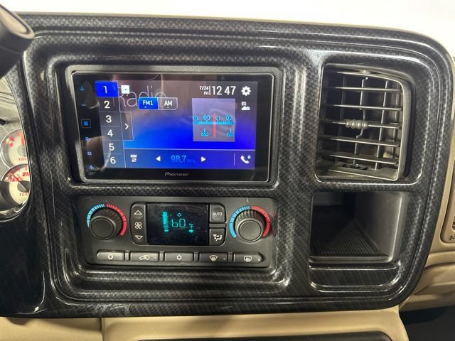 Used 2006 GMC Sierra 2500 SLE w/ Heavy-Duty Power Package AWD/4WD image 15