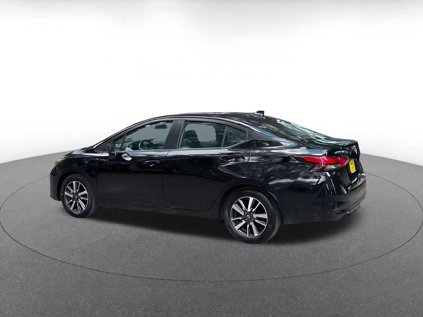 Used 2025 Nissan Versa SV FWD image 9