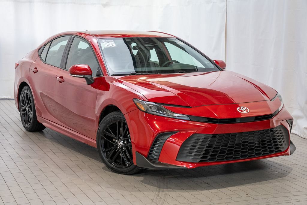 Certified 2025 Toyota Camry SE image 1