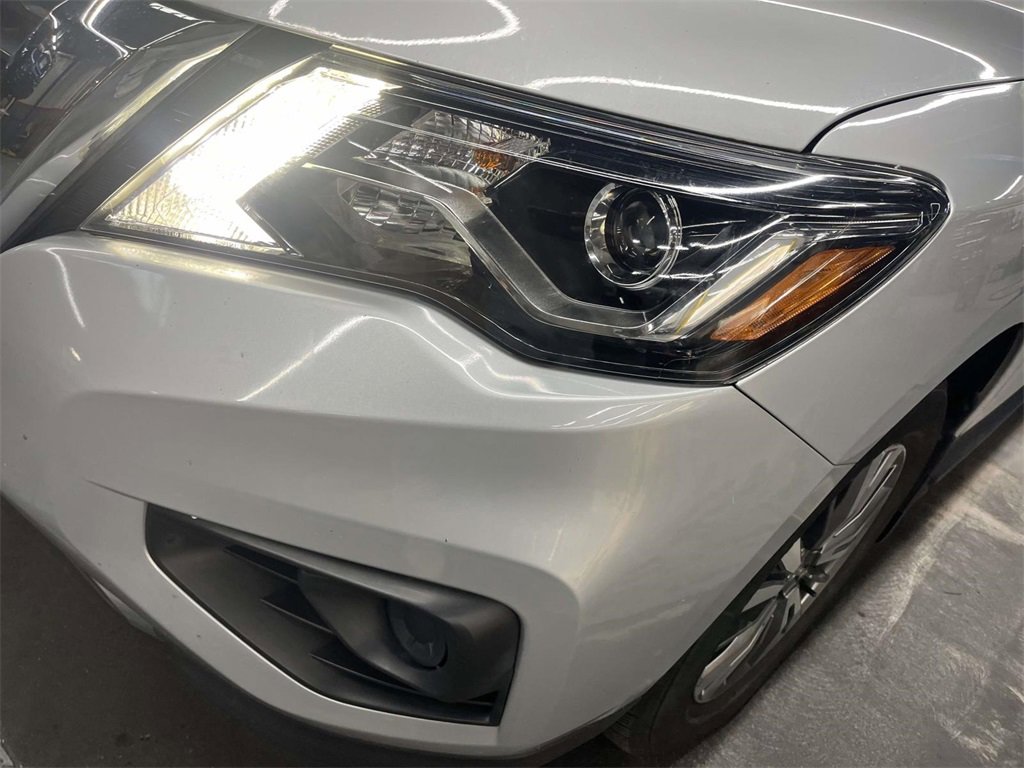 Used 2019 Nissan Pathfinder S image 10